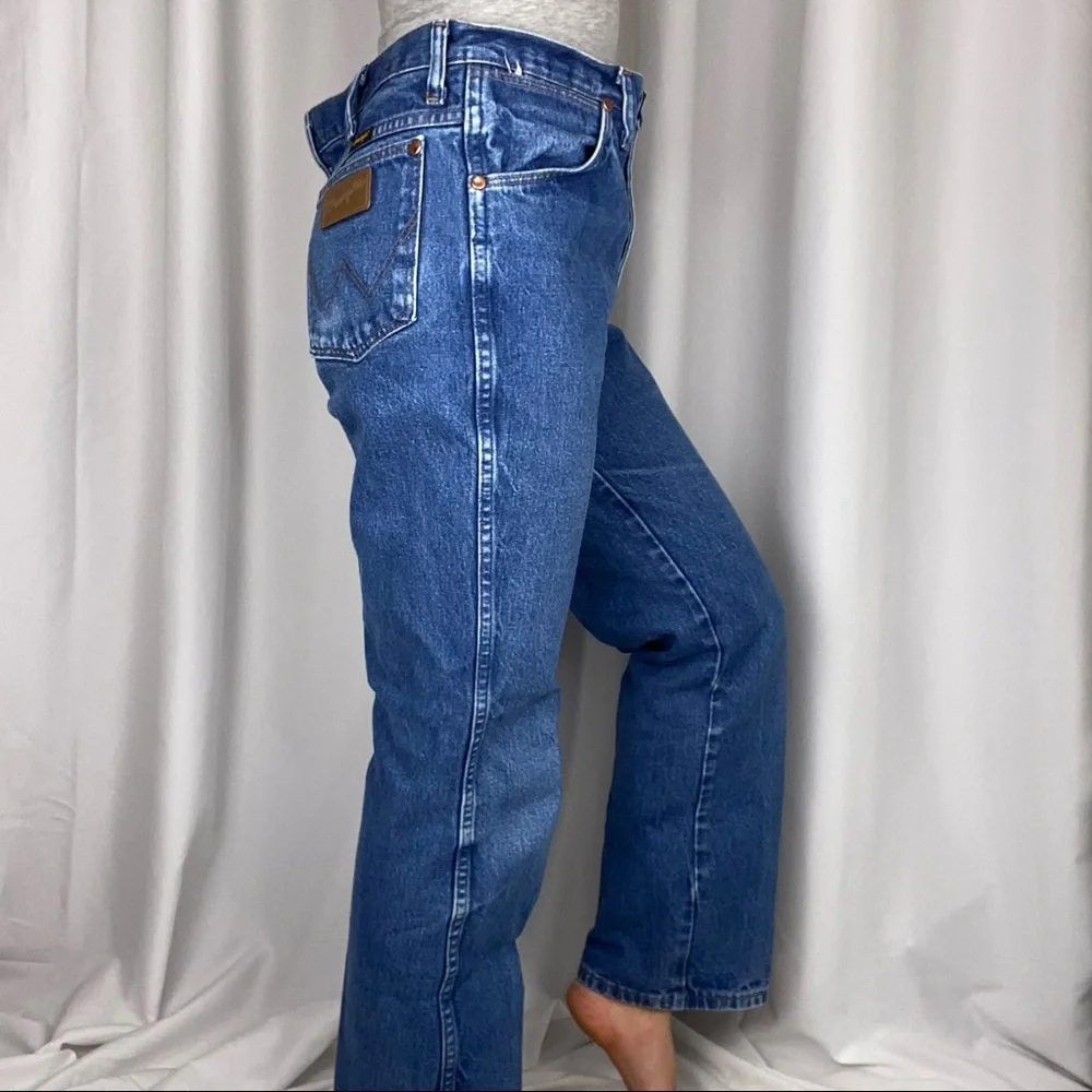 SOLD Wrangler light/medium wash denim sz 34” - Picture 5 of 12